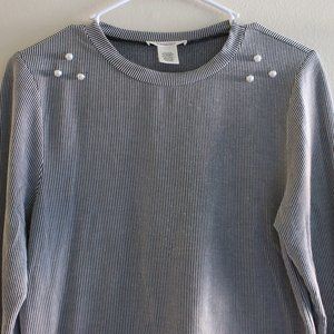 URBAN Romantics Long sleeve Blouse!